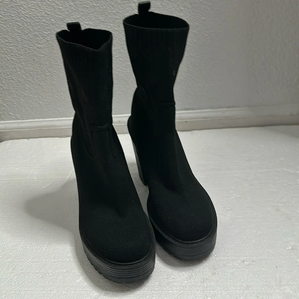 Guess klynne black lug sole chunky heels strechy y2K style boots size 8
